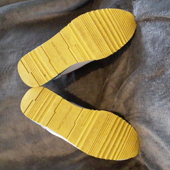 Michael Kors mixed media trainer size 6 and 1/2 - Picture 6 of 7